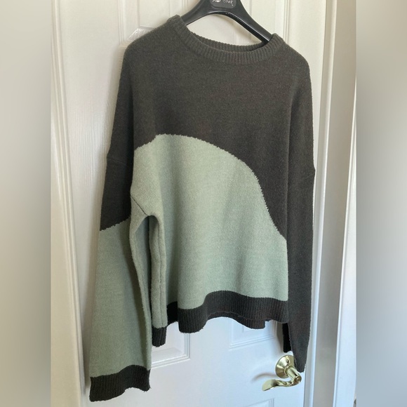 Cute OAK + FORT Dark Gray and Light Green Crew Sweater - Picture 6 of 16